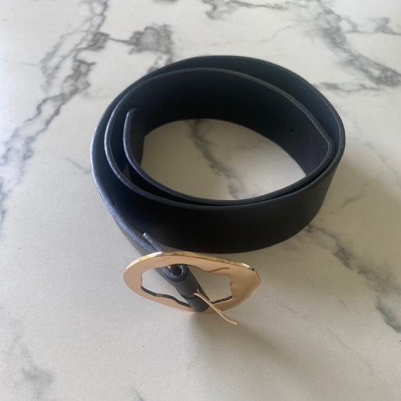 Black leather belt with gold buckle - Picture 1 of 4